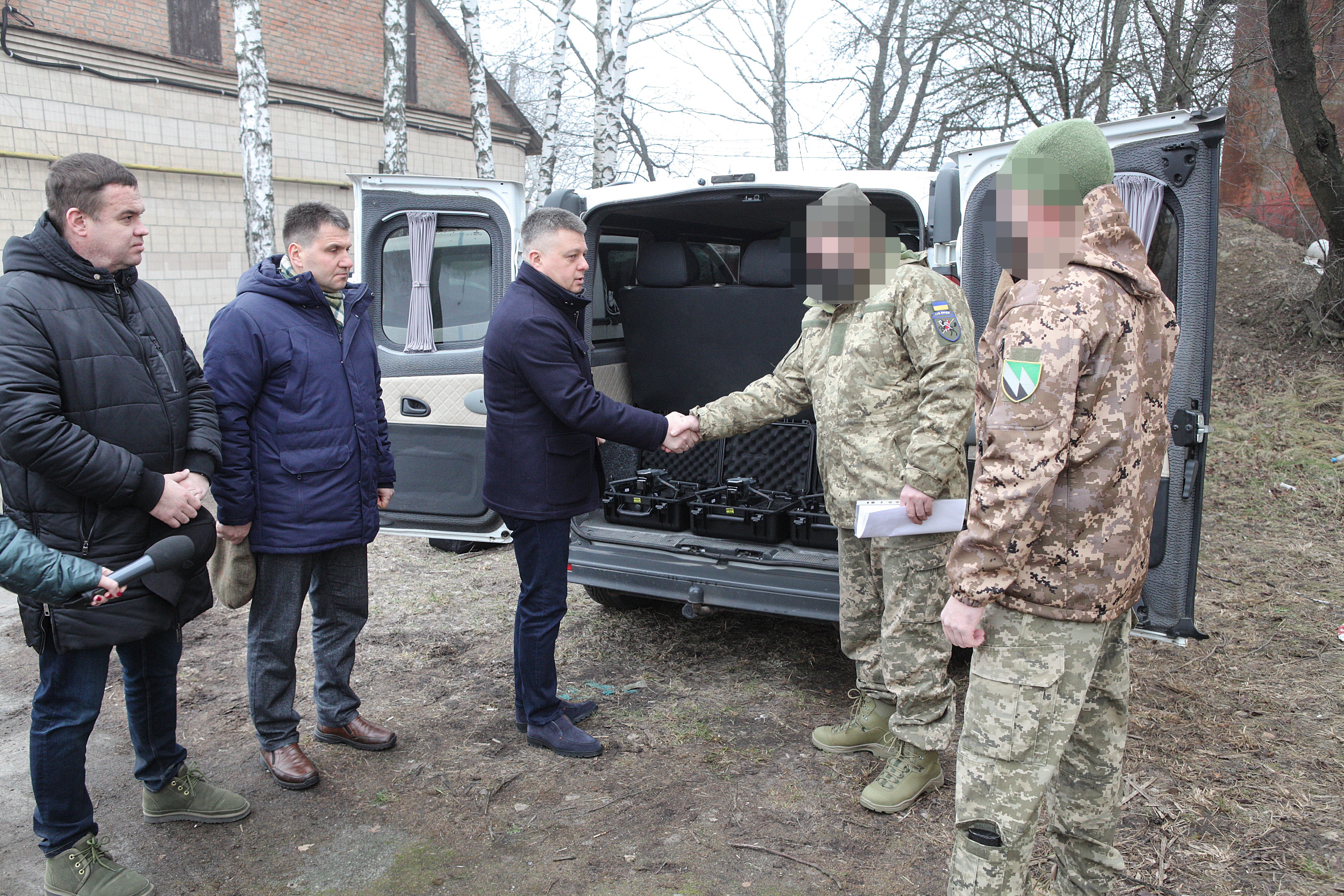 Безпека та оборона. Команда Вінницької міської ради разом з громадою та у взаємодії з Міжрегіональним координаційним гуманітарним штабом здійснила чергову передачу обладнання для військових 