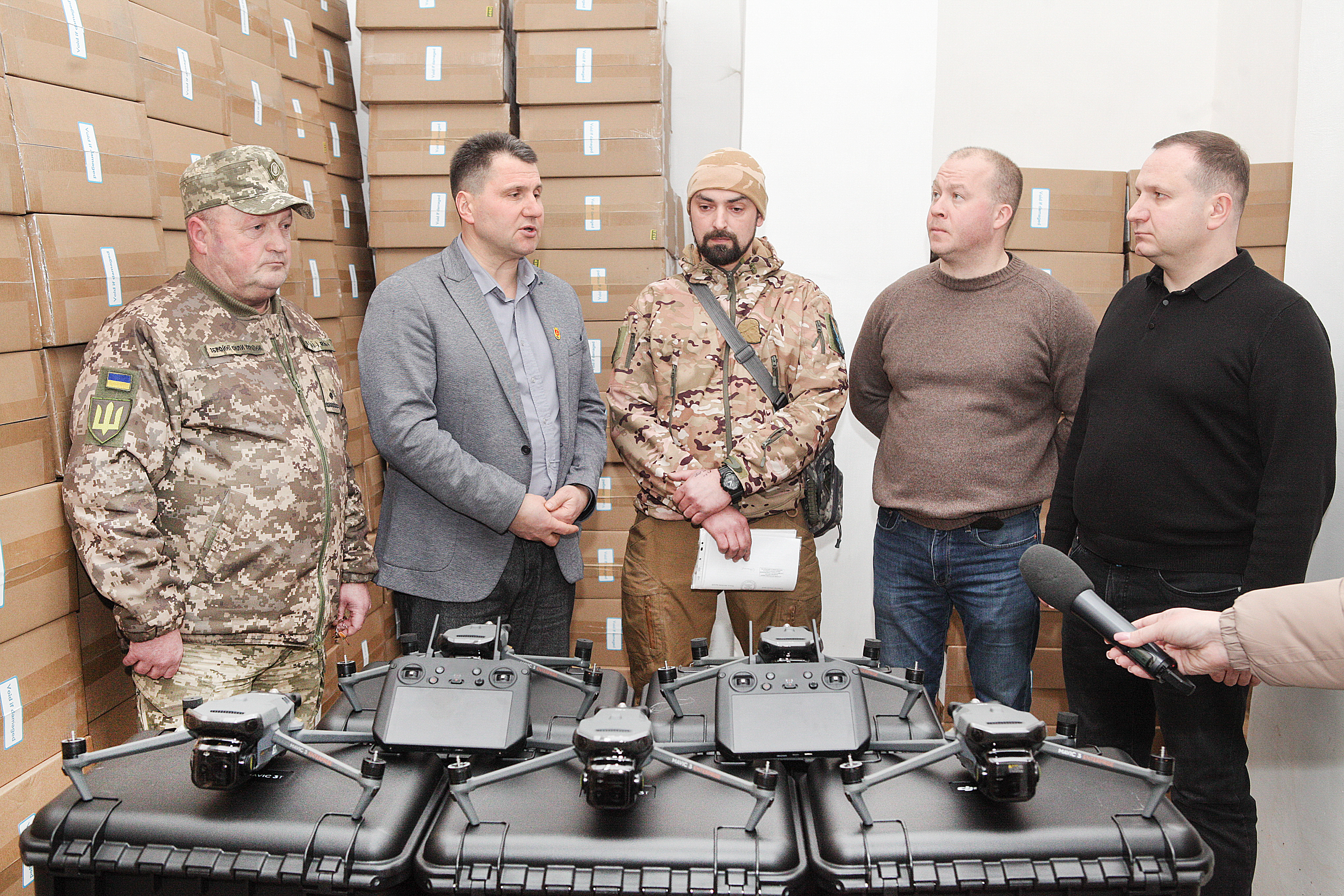 Додаткові «очі» на фронт. Вінницька міська рада спільно з громадою та Міжрегіональним координаційним гуманітарним штабом підготувала чергову передачу для бійців 144 МБР