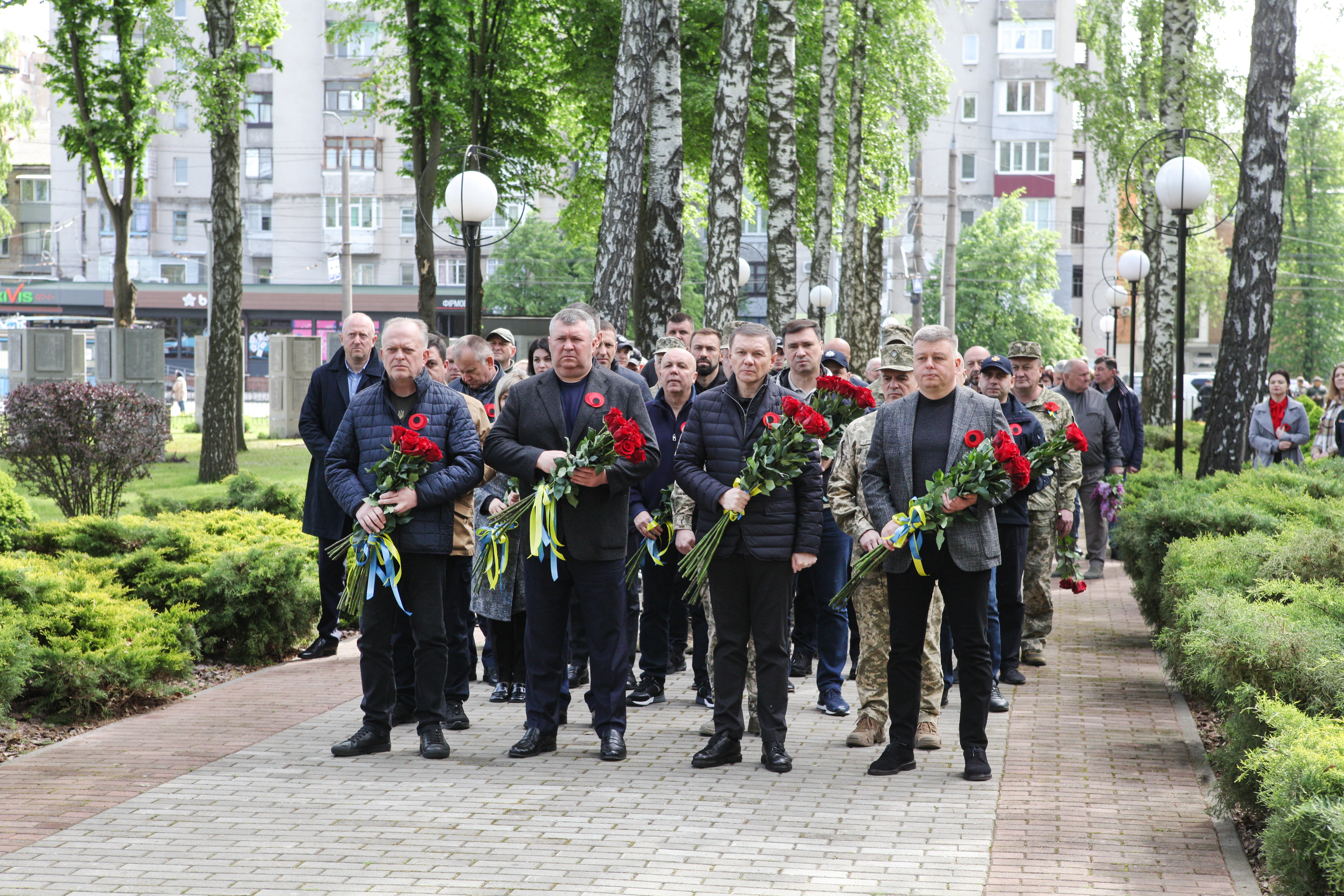День пам’яті та Перемоги над нацизмом у Другій світовій війні: у Вінниці вшанували пам’ять полеглих та поклали квіти до Меморіалу борців з нацизмом