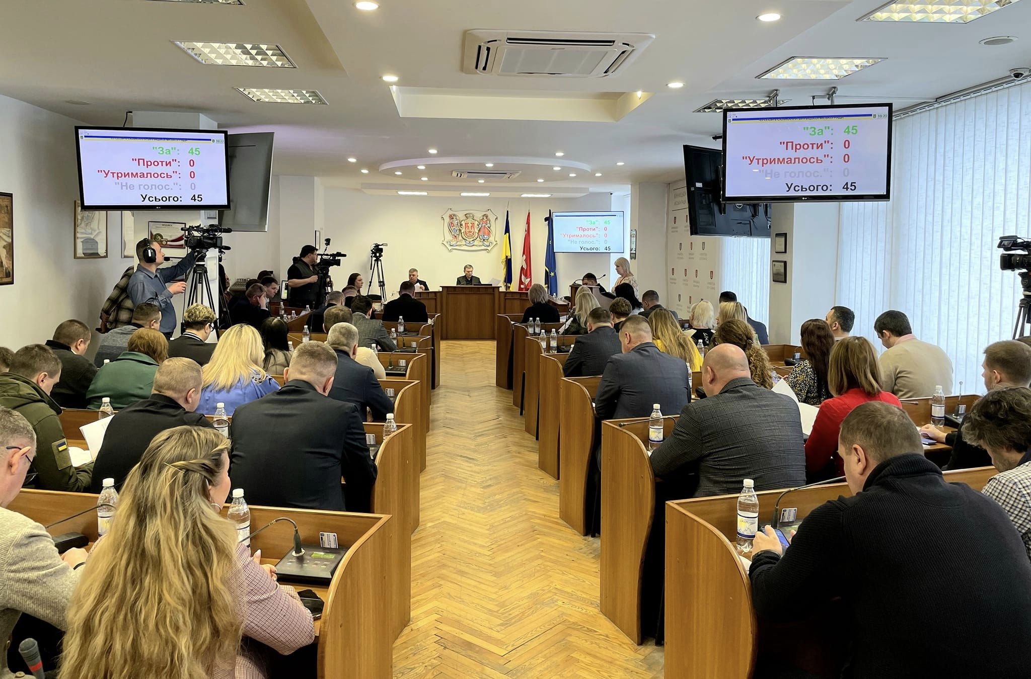 Допомога військовим, підтримка стабільної роботи критичної інфраструктури та інше: у Вінниці відбулось чергове засідання сесії міської ради