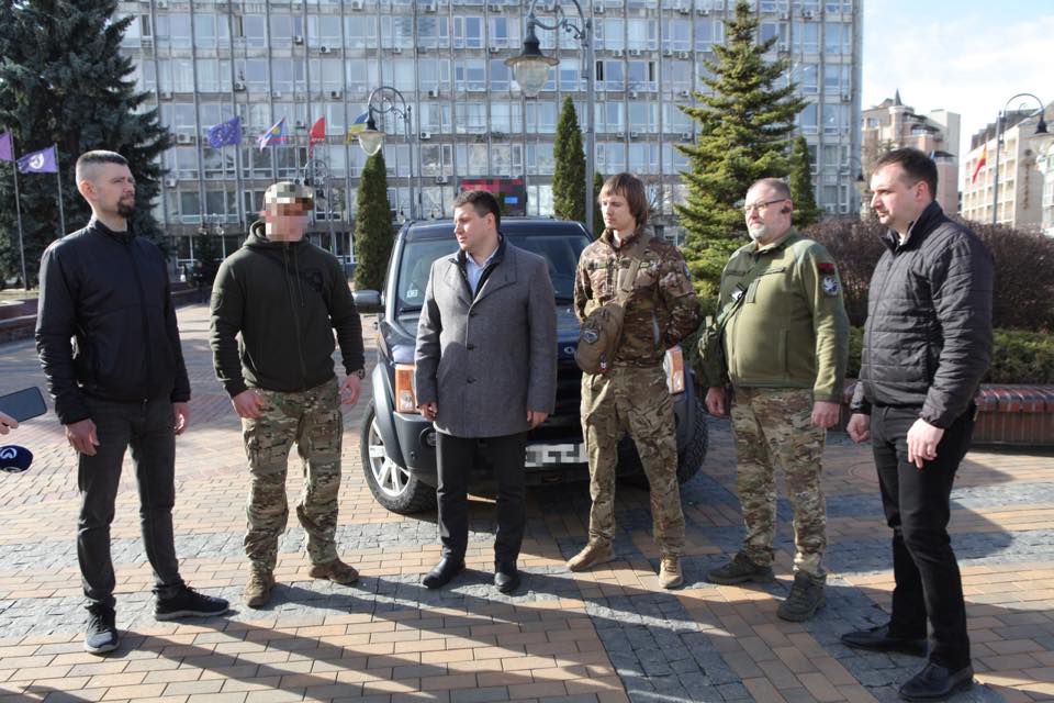 Ще одне авто на фронт. Вінницька міська рада спільно з громадою та Міжрегіональним координаційним гуманітарним штабом у взаємодії з ГО «Світла-Україна» підготувала допомогу для 22 ОМБр