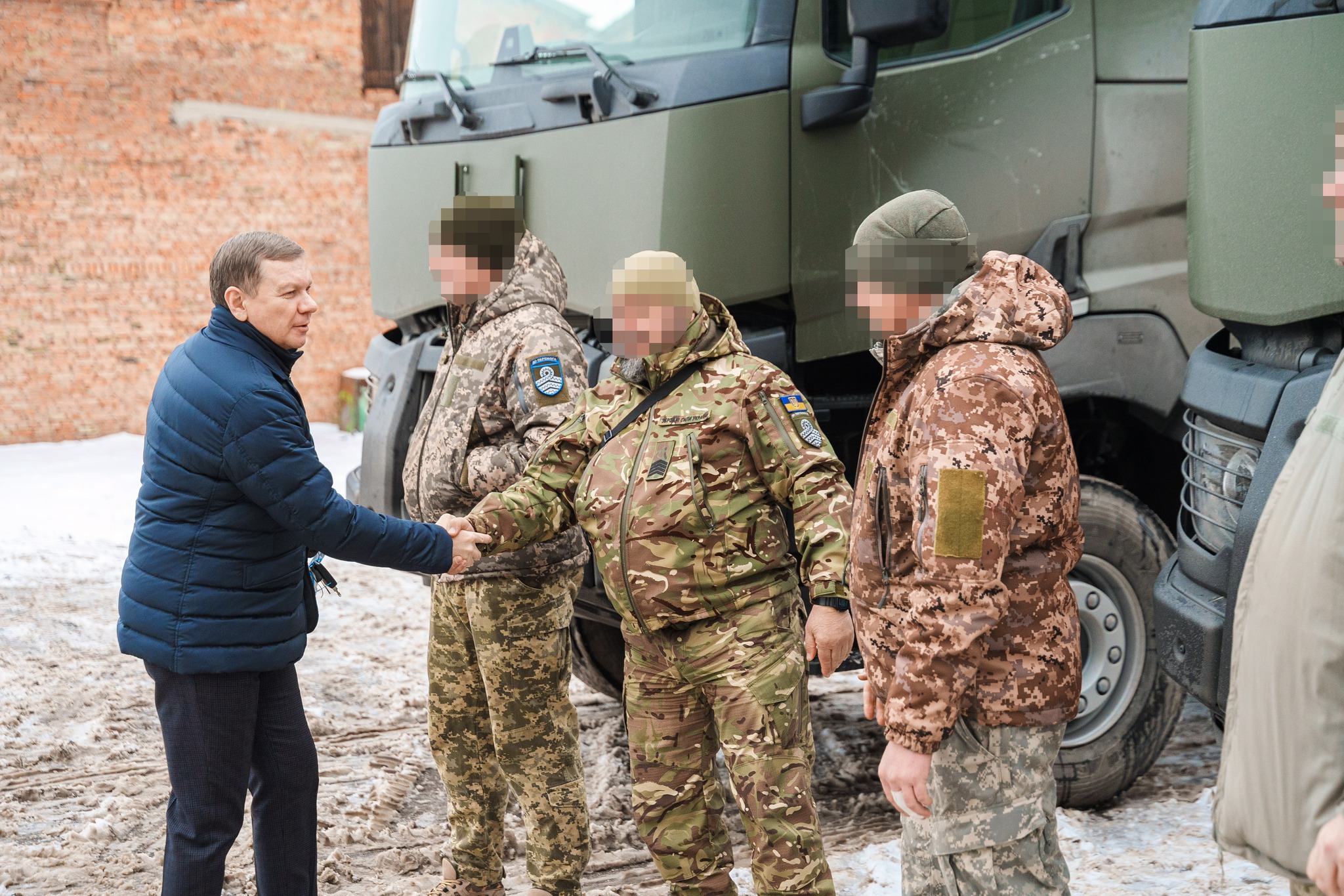 Команда Міжрегіонального координаційного гуманітарного штабу передала два паливозаправники 59-й окремій штурмовій бригаді безпілотних систем імені Якова Гандзюка