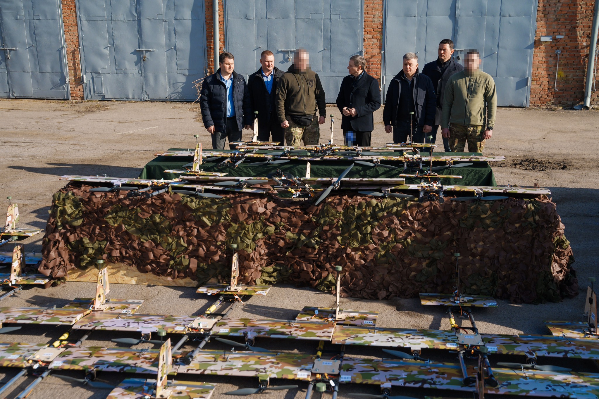 80 «блискавок» та пікап відправили на найгарячіші напрямки фронту в межах роботи команди Міжрегіонального координаційного гуманітарного штабу