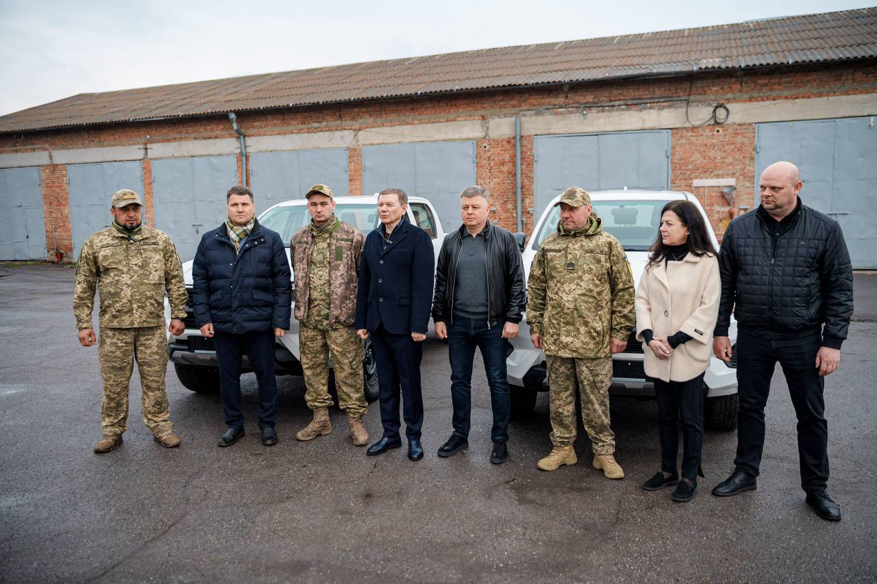 Три авто для двох бригад. Команда Міжрегіонального координаційного гуманітарного штабу продовжує допомагати Силам безпеки та оборони