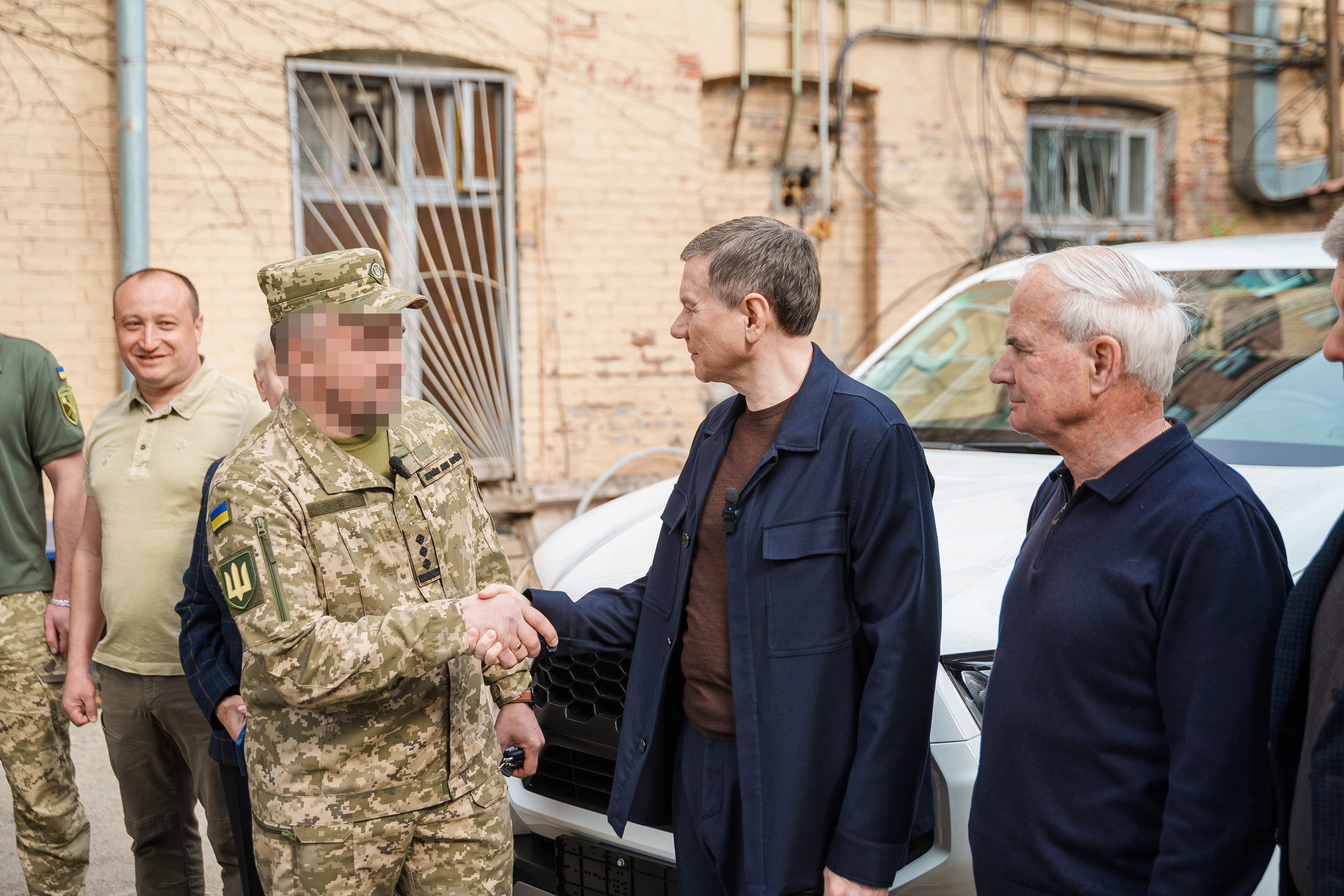 Команда Міжрегіонального координаційного гуманітарного штабу передала автомобіль Toyota Hilux для 18-го армійського корпусу Сухопутних військ ЗСУ