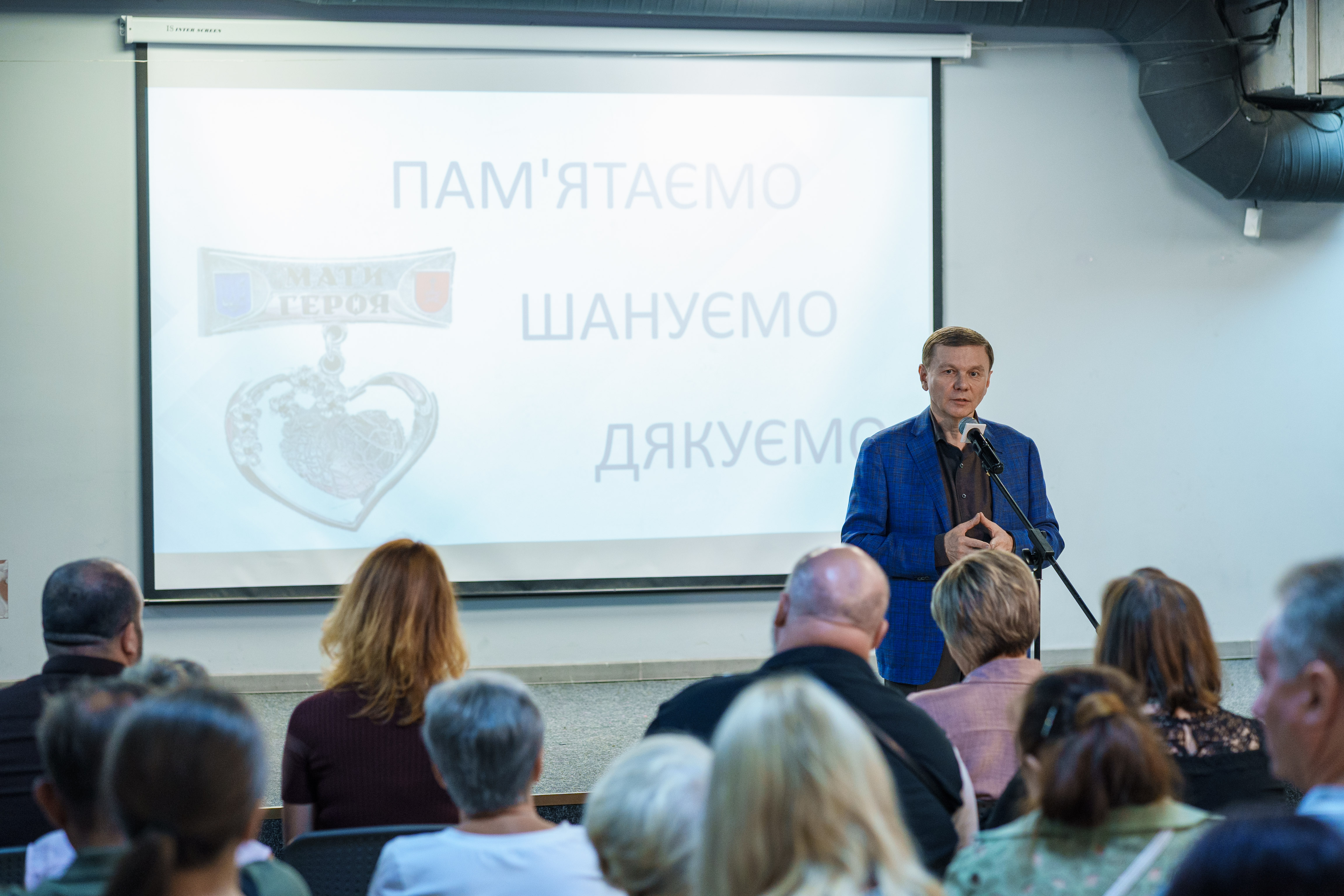 «Ми сьогодні розпочинаємо у Вінниці нову традицію – вшанування матерів Героїв та Героїнь, які віддали своє життя за Україну», – Сергій Моргунов  