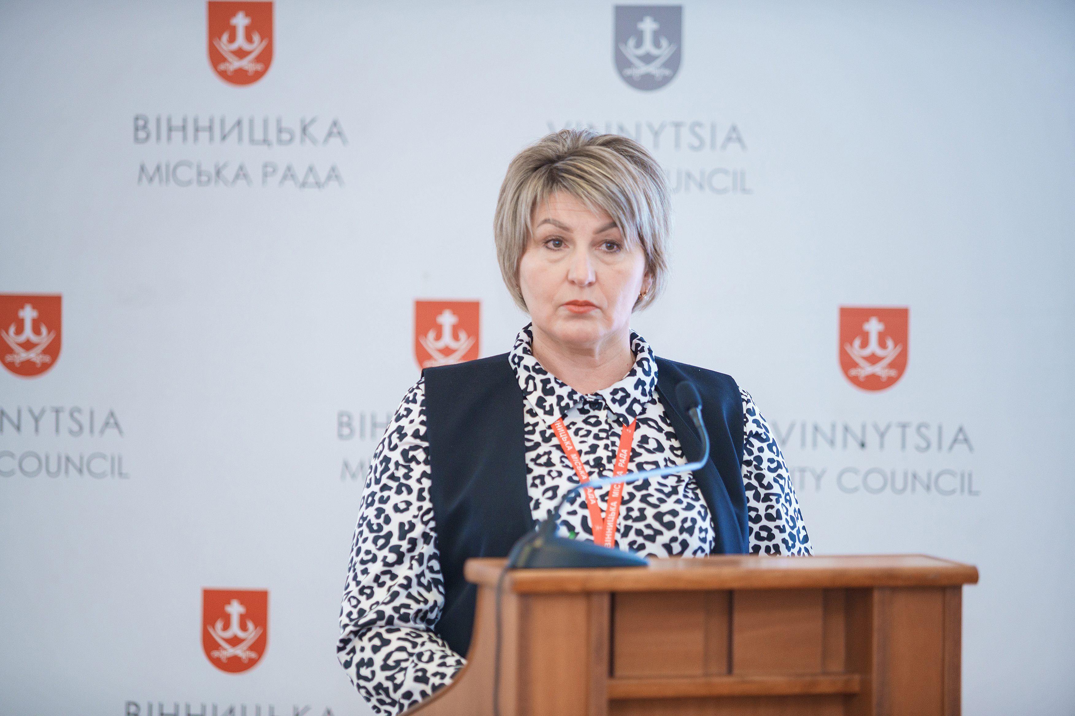 Депутати міської ради підтримали рішення виділити кошти для кризового центру «Ми поруч», який опікується жінками та дітьми, постраждалими від домашнього насильства