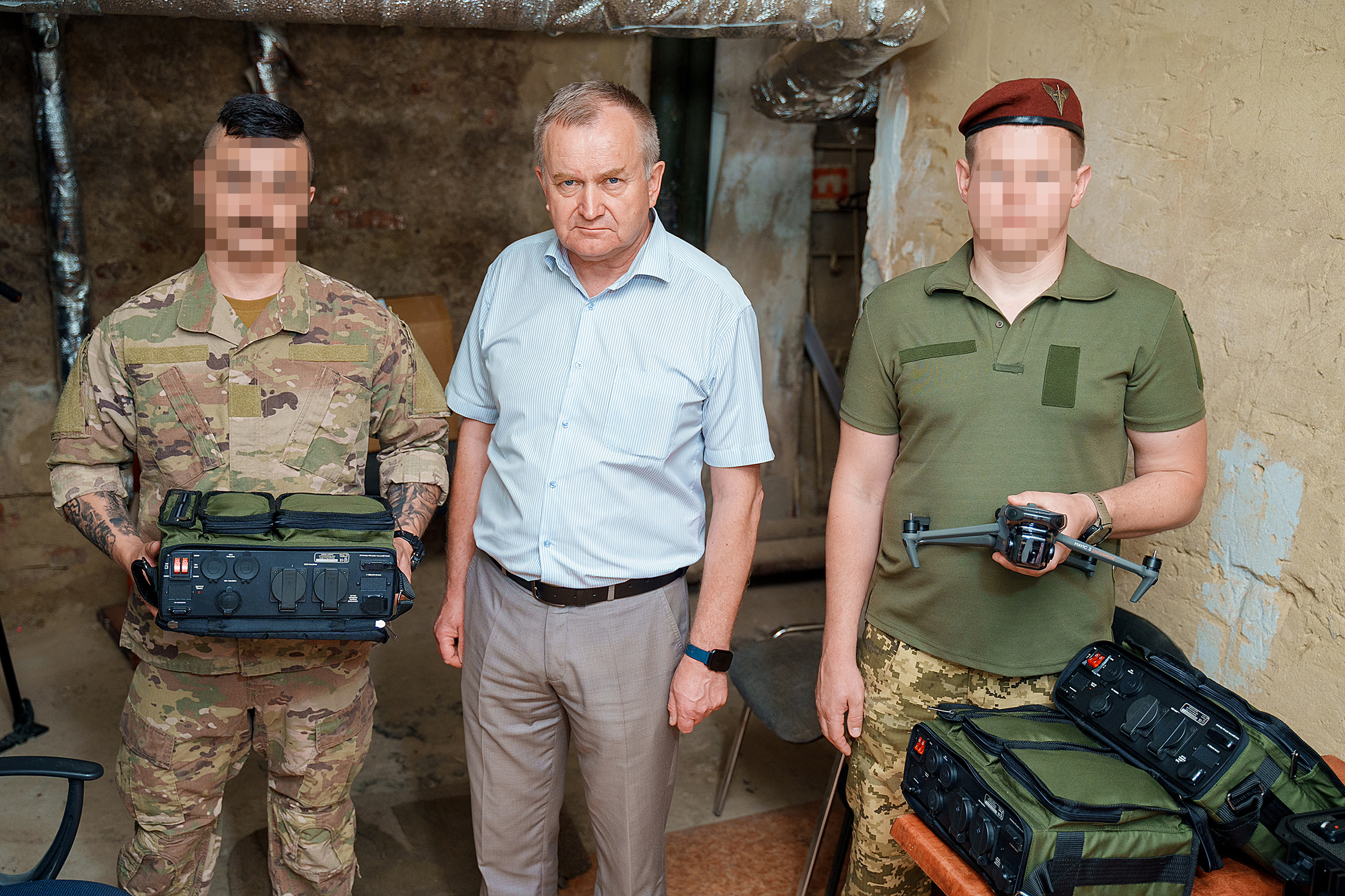 Заступник міського голови Сергій Тимощук разом із представниками військових підрозділів