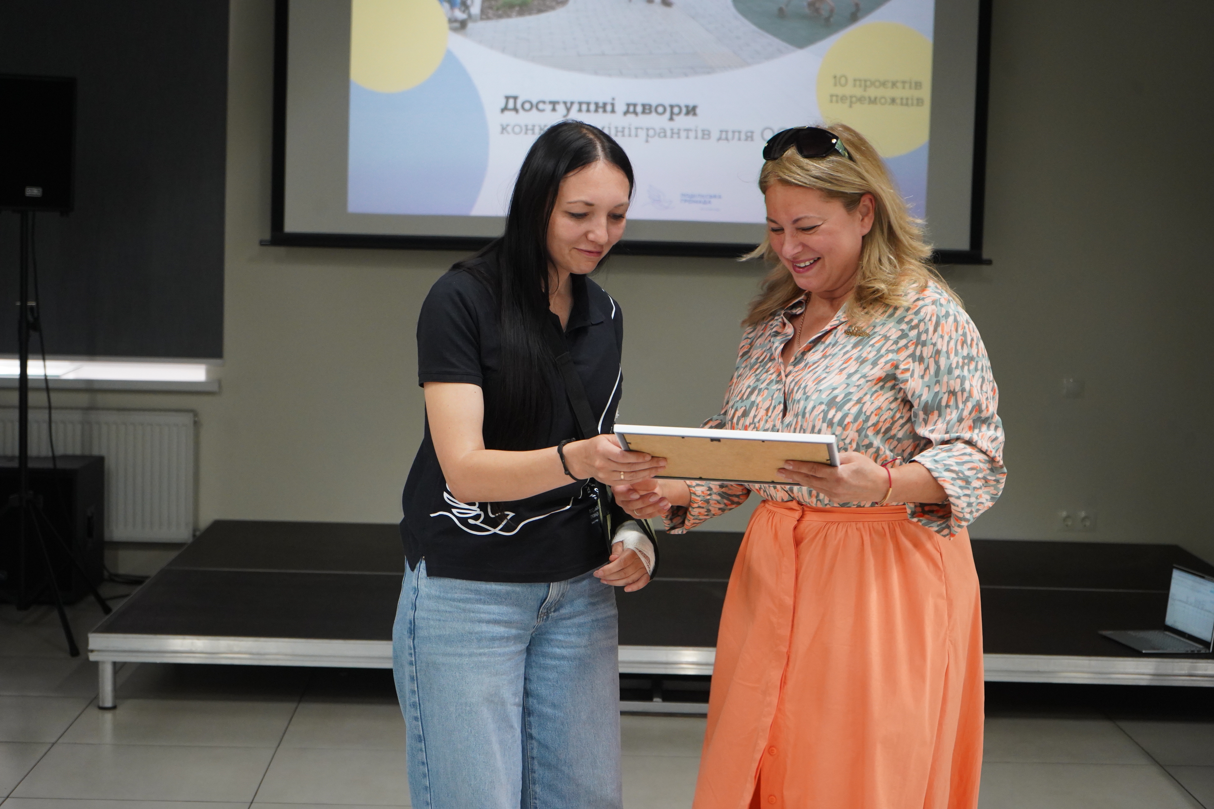 Десять ОСББ Вінниці отримали мінігранти від «Подільської громади» на покращення доступності своїх дворових територій